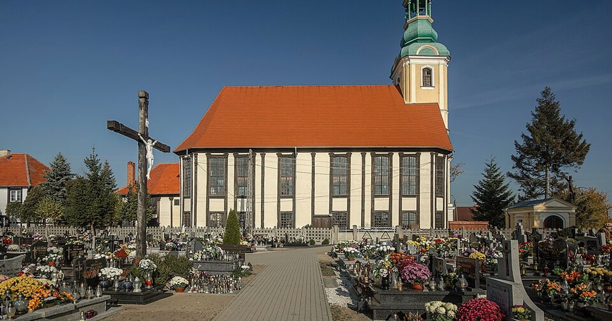 Kościół parafii Kościół Narodzenia NMP w Wierzchowice — zdjęcie