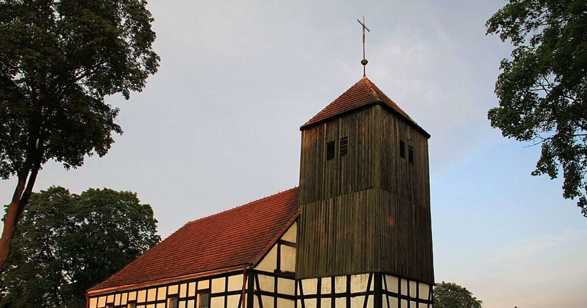 Kościół parafii Kościół Nawiedzenia NMP w Brzeziny — zdjęcie
