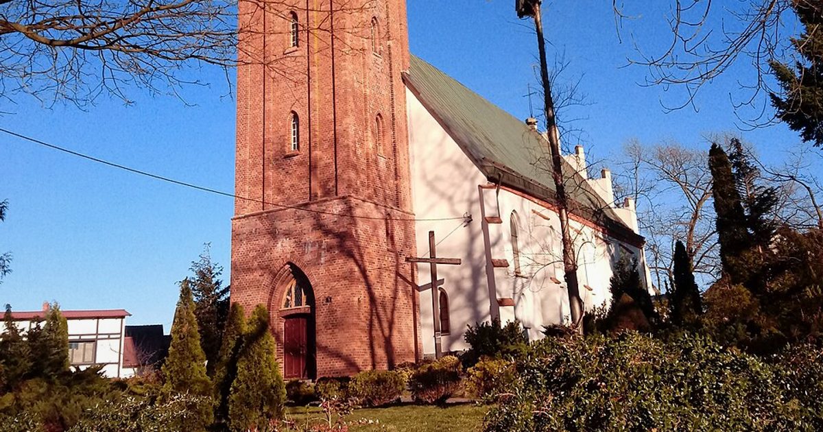 Kościół parafii Kościół Nawiedzenia NMP w Gardna Wielka — zdjęcie