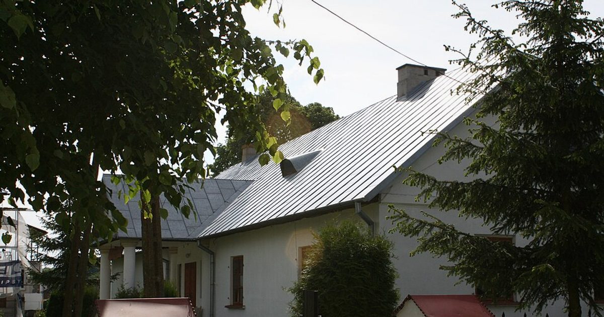 Kościół parafii Kościół Nawiedzenia NMP i św. Łukasza w Surhów — zdjęcie