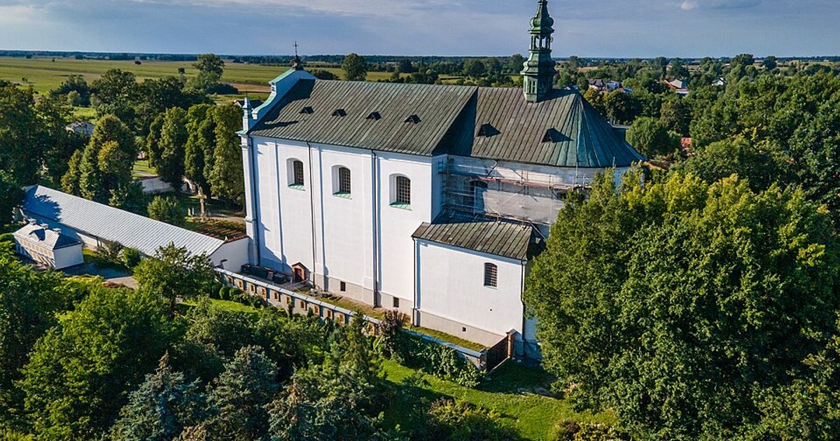 Kościół parafii Kościół Nawiedzenia NMP w Miedniewice — zdjęcie