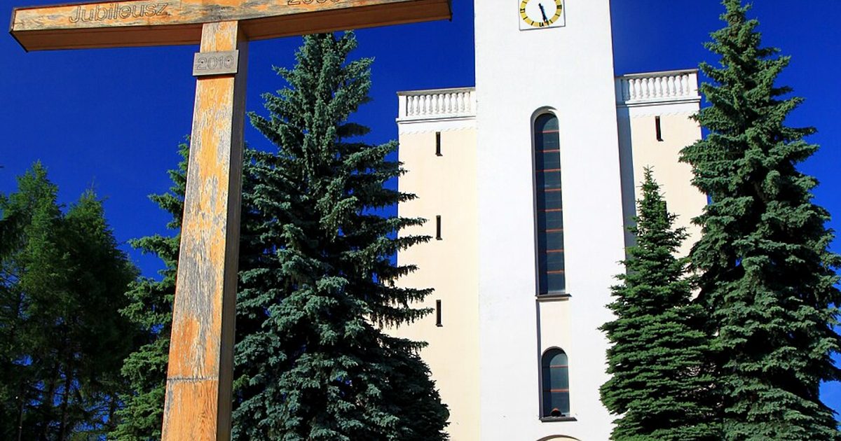 Kościół parafii Kościół Nawiedzenia NMP w Połomia — zdjęcie