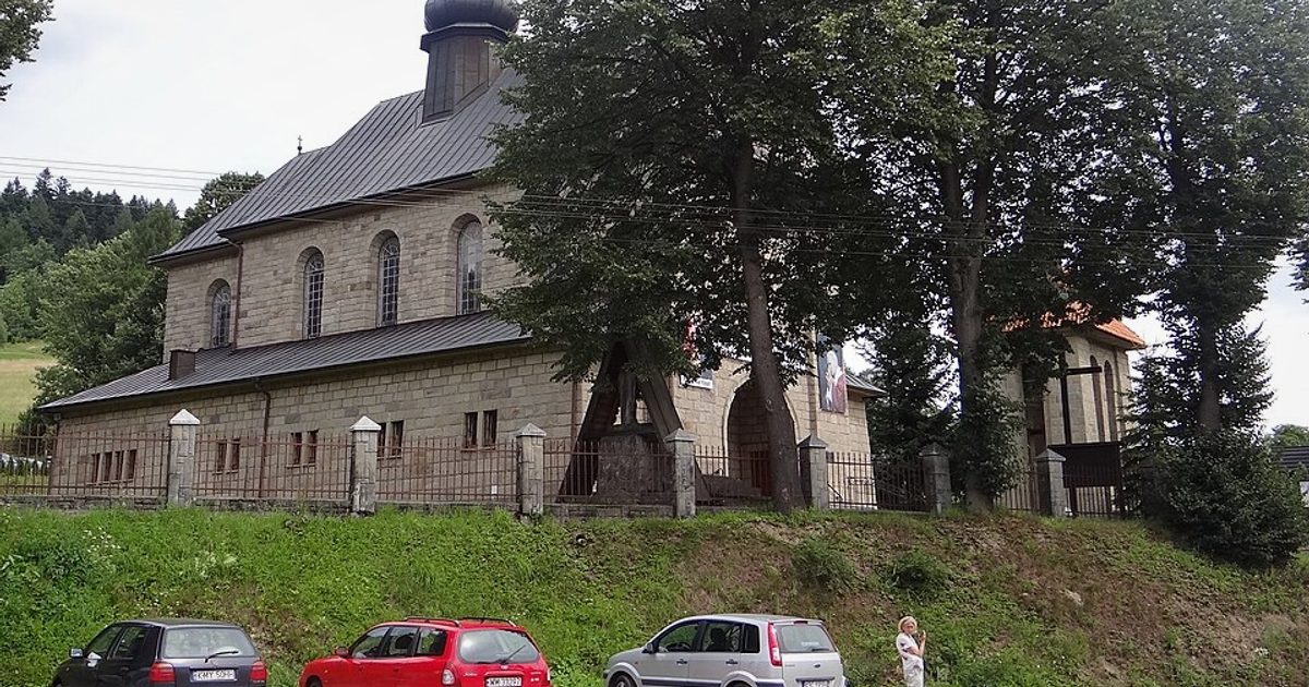 Kościół parafii Kościół Nawiedzenia NMP w Skomielna Czarna — zdjęcie