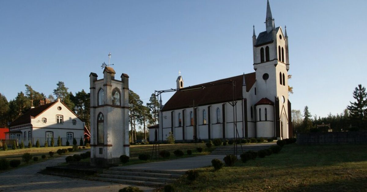 Kościół parafii Kościół Niepokalanego Poczęcia NMP w Lesiny Wielkie — zdjęcie