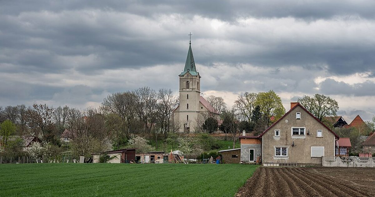 Kościół parafii Kościół Niepokalanego Poczęcia NMP w Maniów Wielki — zdjęcie