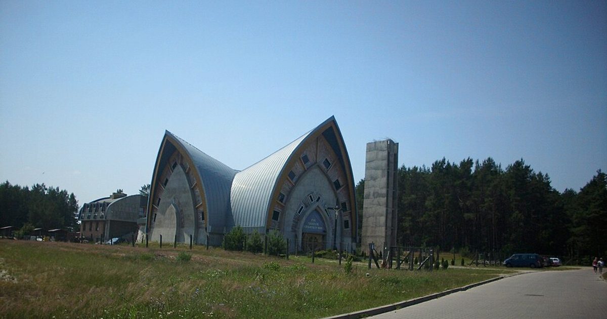 Kościół parafii Kościół Niepokalanego Poczęcia NMP w Ostrowo — zdjęcie