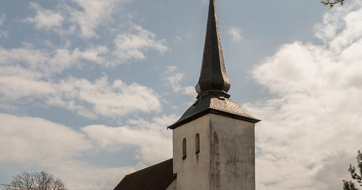 Kościół parafii Kościół Niepokalanego Serca NMP w Trzebielino — zdjęcie
