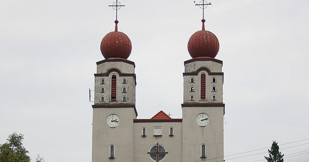 Kościół parafii Kościół NMP Królowej Polski w Czernica — zdjęcie