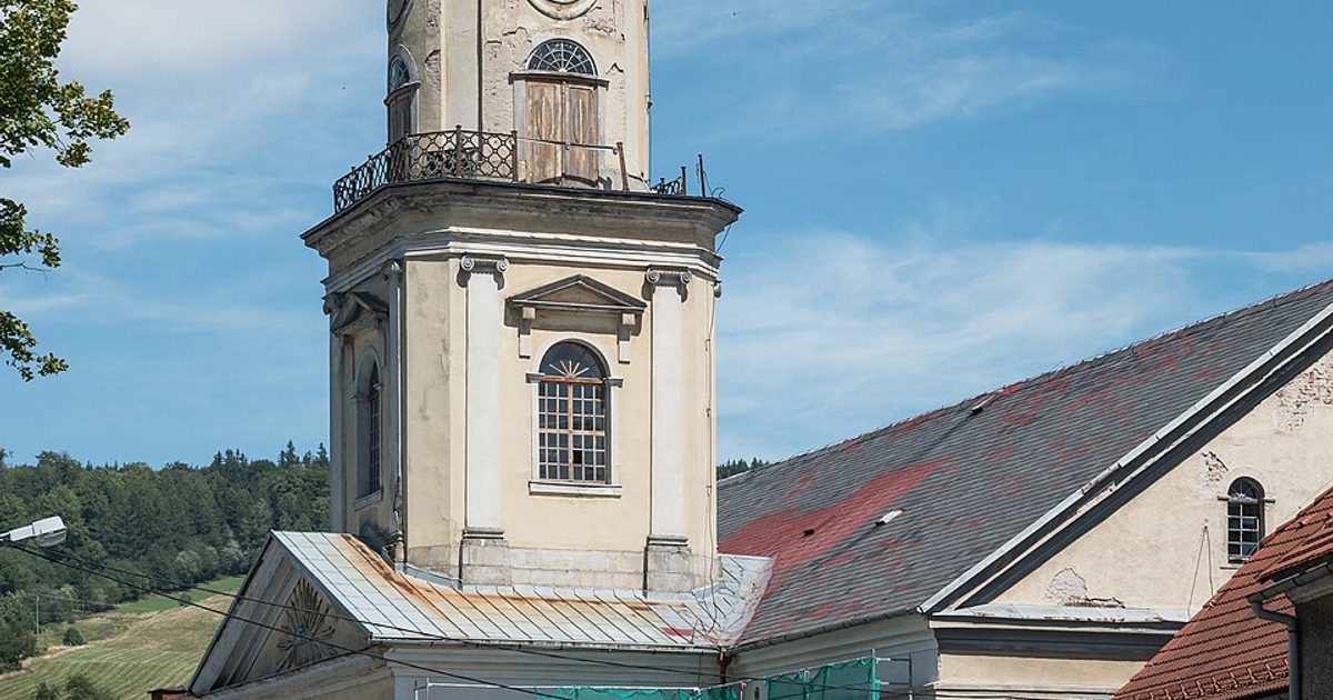 Kościół parafii Kościół NMP Królowej Polski w Głuszyca — zdjęcie