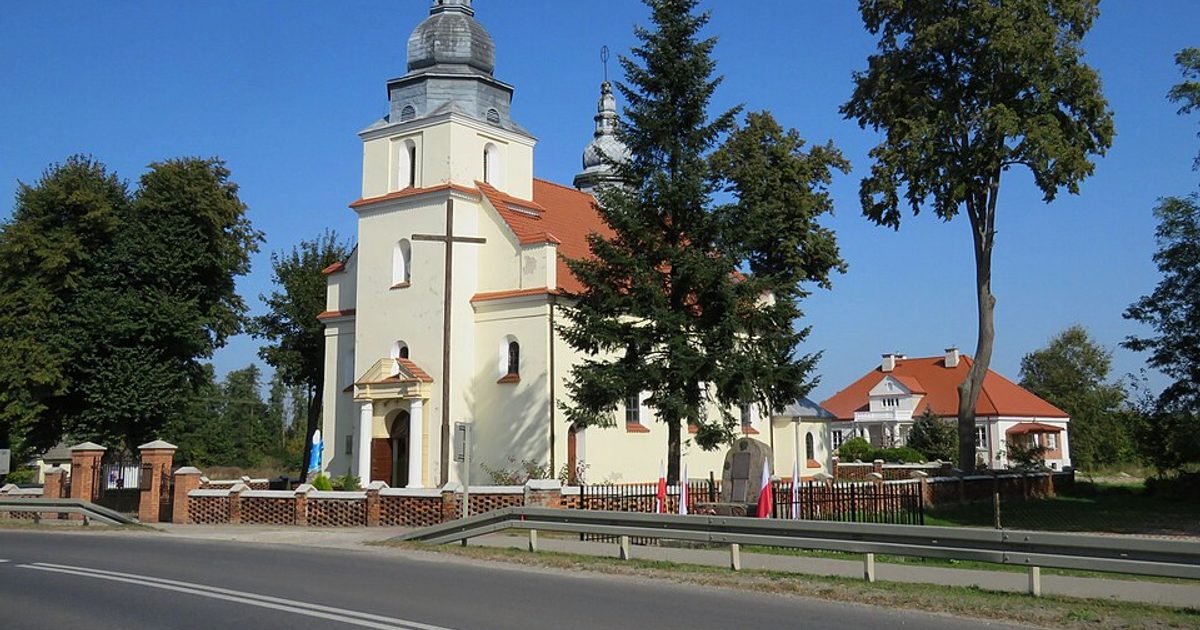 Kościół parafii Kościół NMP Królowej Polski w Kurzeszyn — zdjęcie