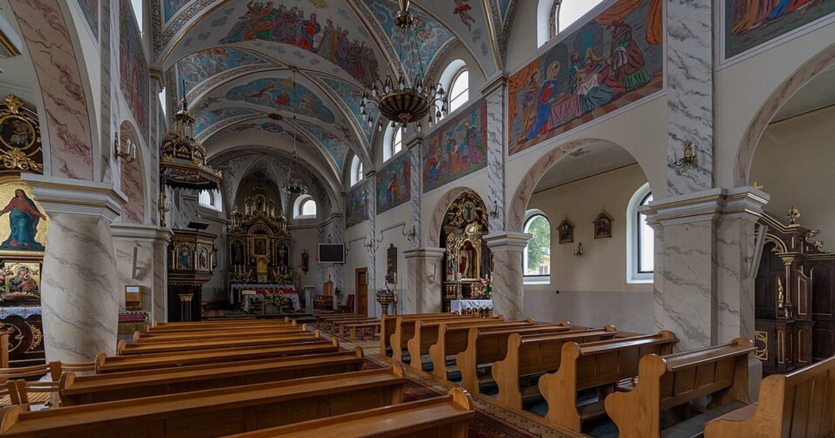 Kościół parafii Kościół NMP Królowej Polski w Mędrzechów — zdjęcie
