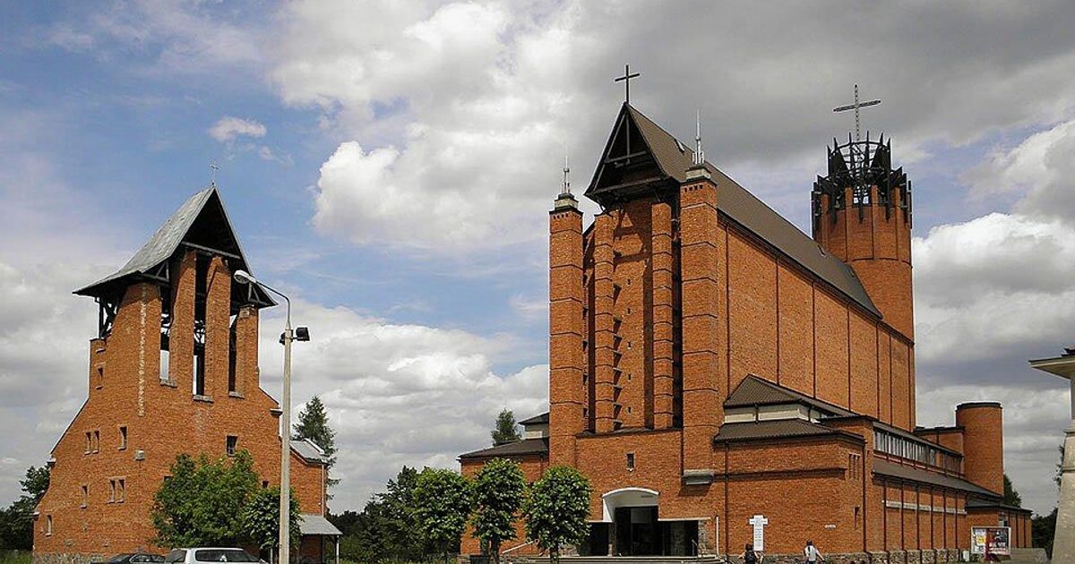 Kościół parafii Kościół NMP Królowej Polski w Pionki — zdjęcie