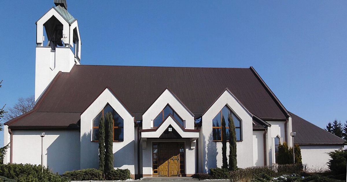 Kościół parafii Kościół NMP Królowej Polski w Pogórze — zdjęcie