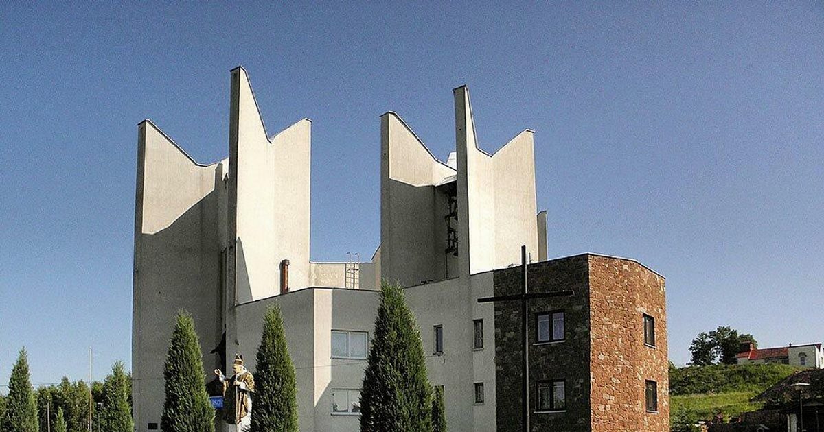 Kościół parafii Kościół NMP Królowej Polski w Starachowice — zdjęcie