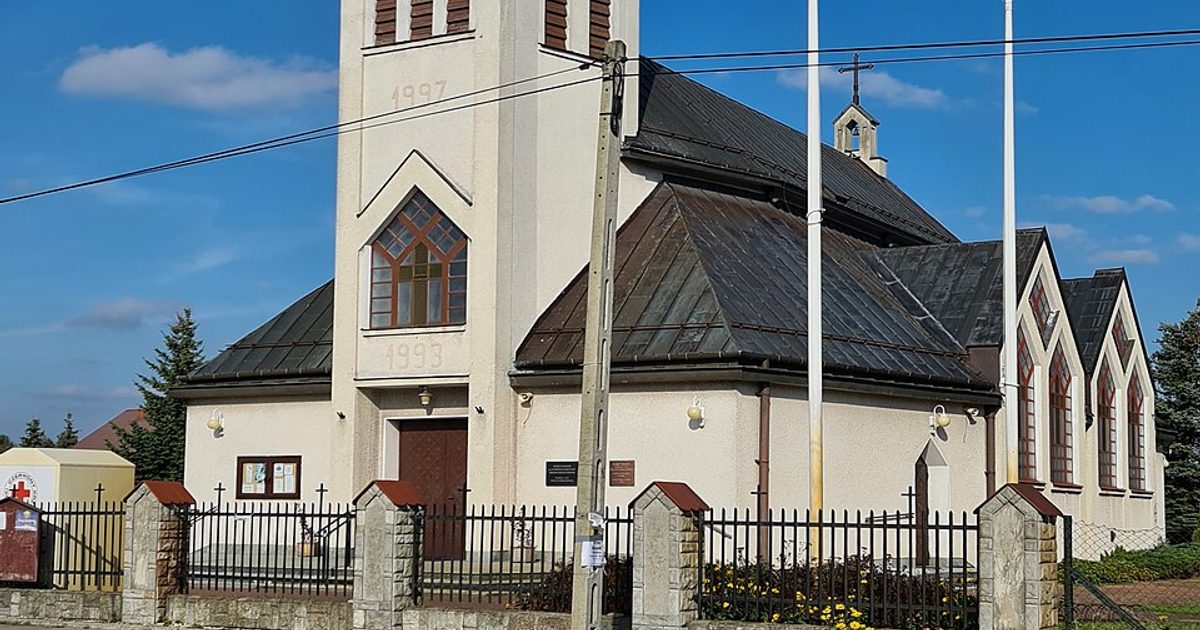 Kościół parafii Kościół NMP Królowej Różańca Świętego w Majdan — zdjęcie