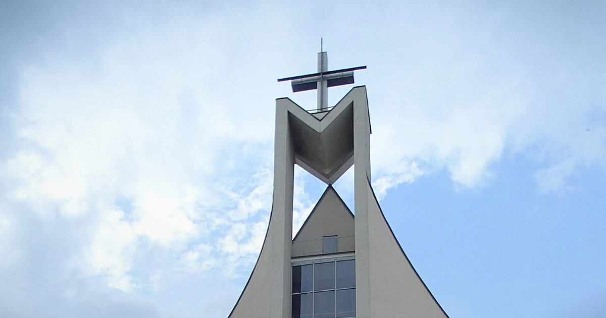 Kościół parafii Kościół NMP Królowej Wyznawców w Warszawa — zdjęcie