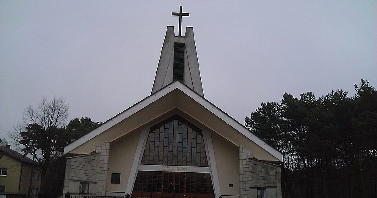 Kościół parafii Kościół NMP Matki Kościoła w Ostrówek — zdjęcie