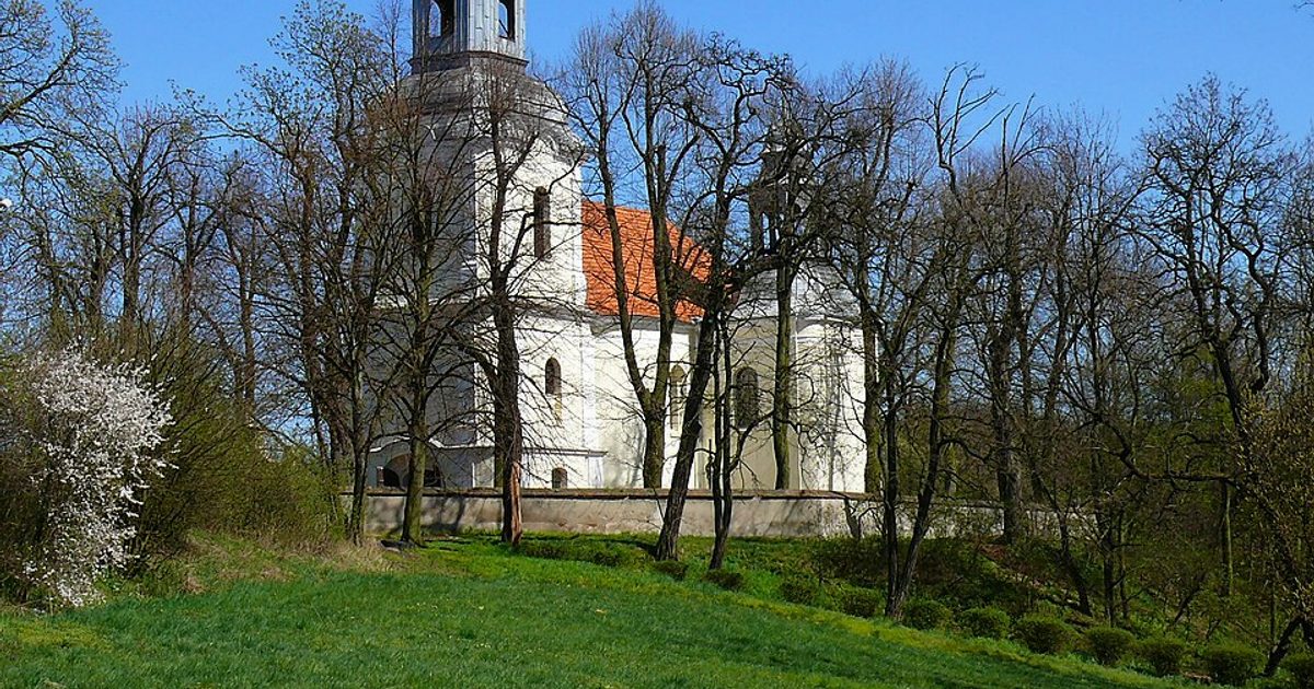Kościół parafii Kościół NMP Szkaplerznej w Iwno — zdjęcie