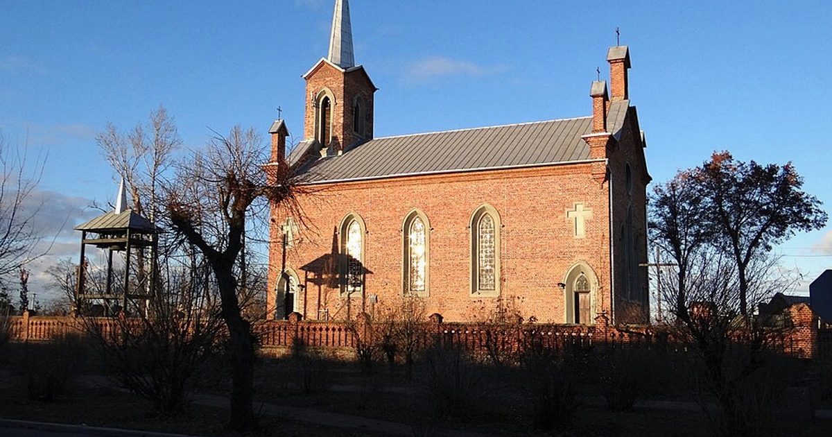 Kościół parafii Kościół Opieki Matki Bożej w Osięciny — zdjęcie