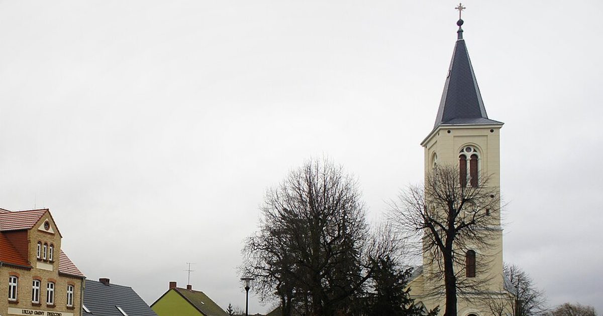 Kościół parafii Kościół Podwyższenia Krzyża Świętego w Deszczno — zdjęcie