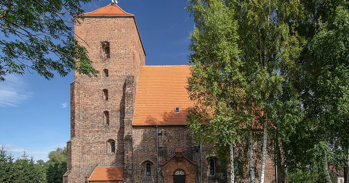 Kościół parafii Kościół Podwyższenia Krzyża Świętego w Domaszczyn — zdjęcie
