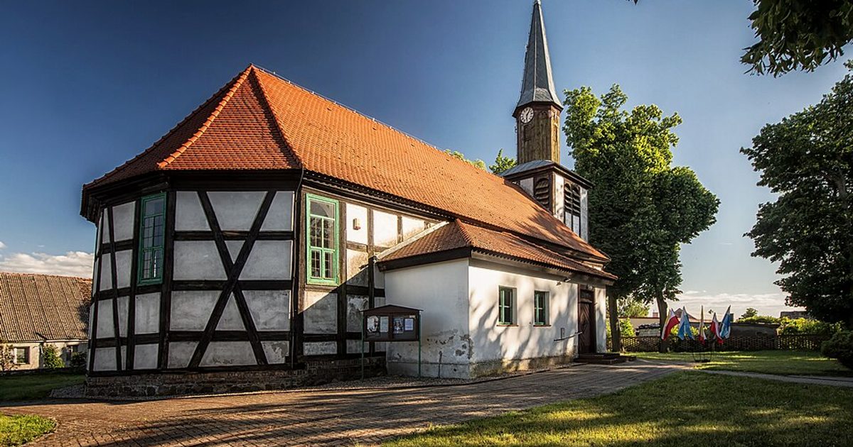 Kościół parafii Kościół Podwyższenia Krzyża Świętego w Gralewo — zdjęcie