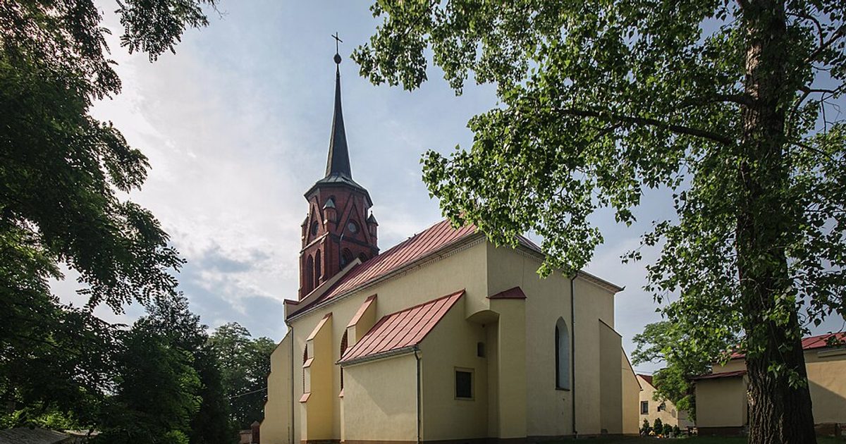 Kościół parafii Kościół Podwyższenia Krzyża Świętego w Jaksonów — zdjęcie