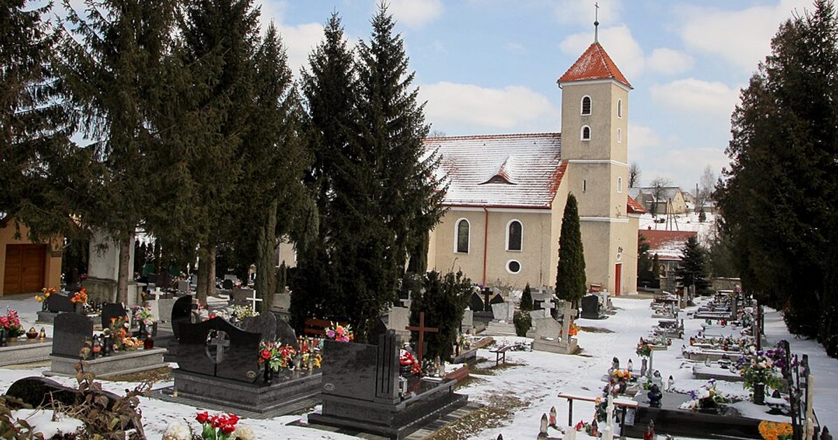 Kościół parafii Kościół Podwyższenia Krzyża Świętego w Jarnołtów — zdjęcie