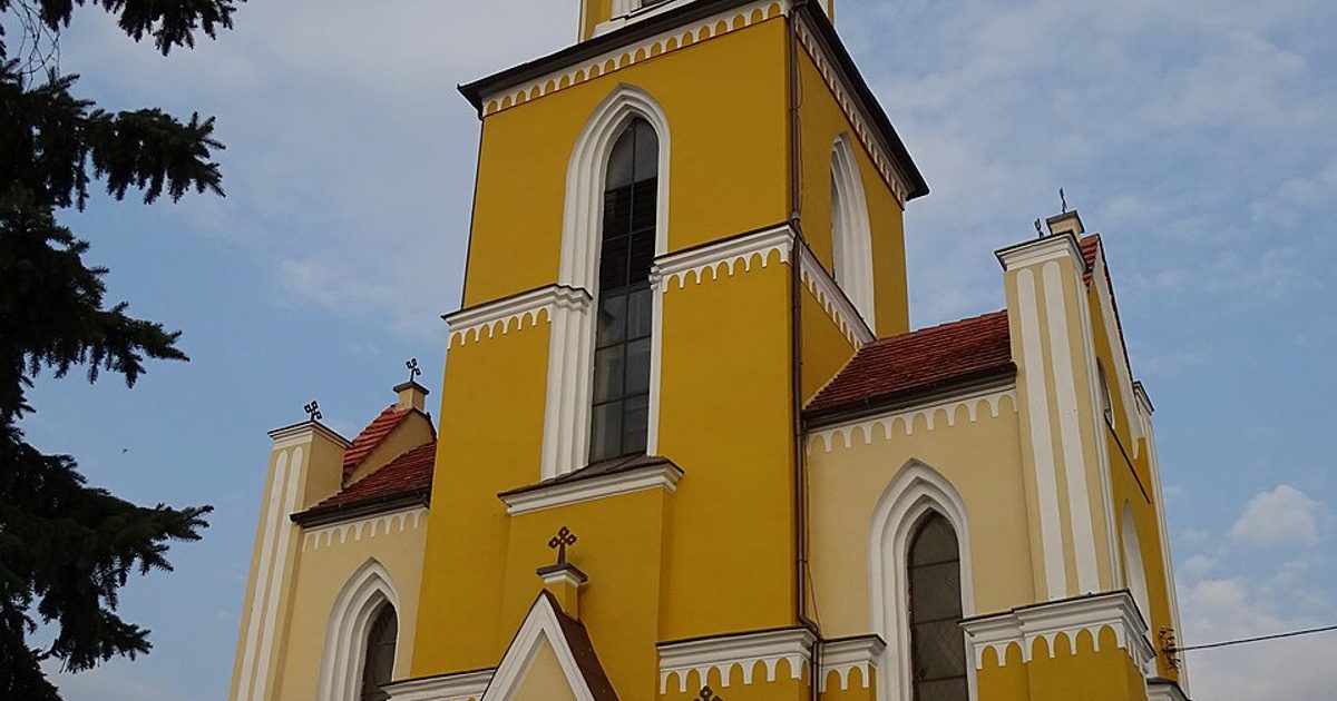 Kościół parafii Kościół Podwyższenia Krzyża Świętego w Kostomłoty — zdjęcie