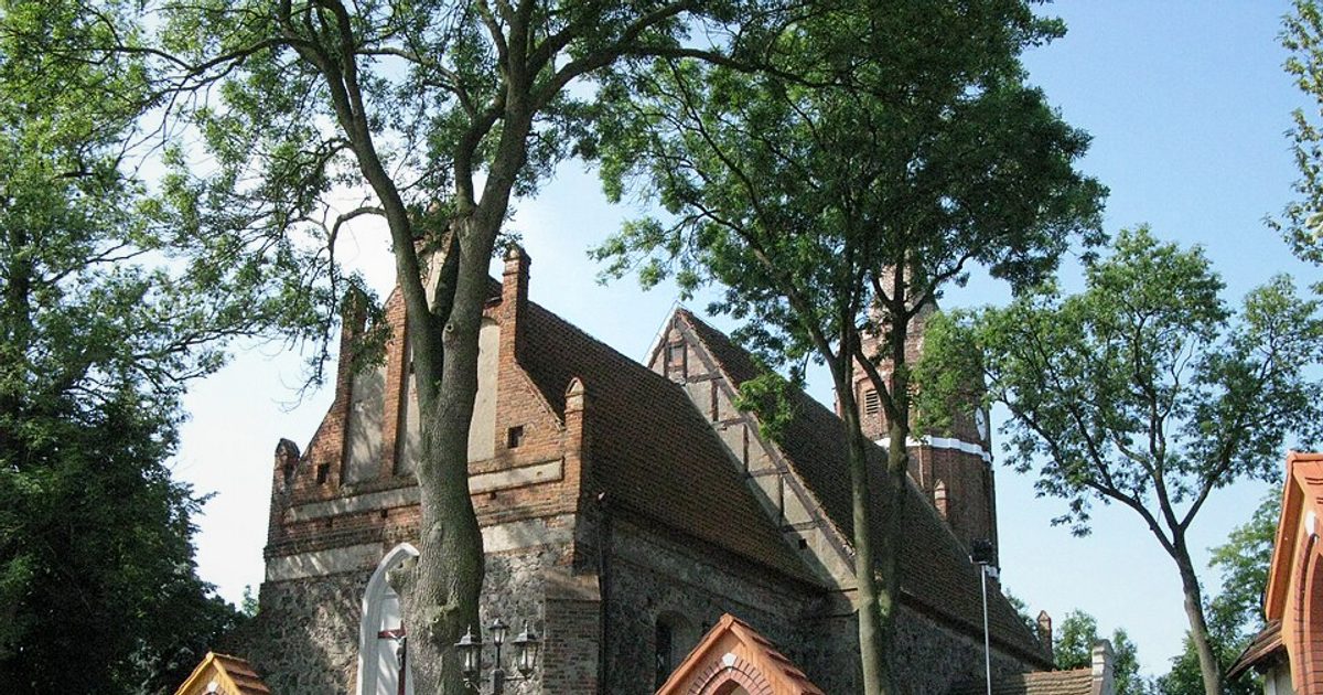 Kościół parafii Kościół Podwyższenia Krzyża Świętego w Lisewo — zdjęcie