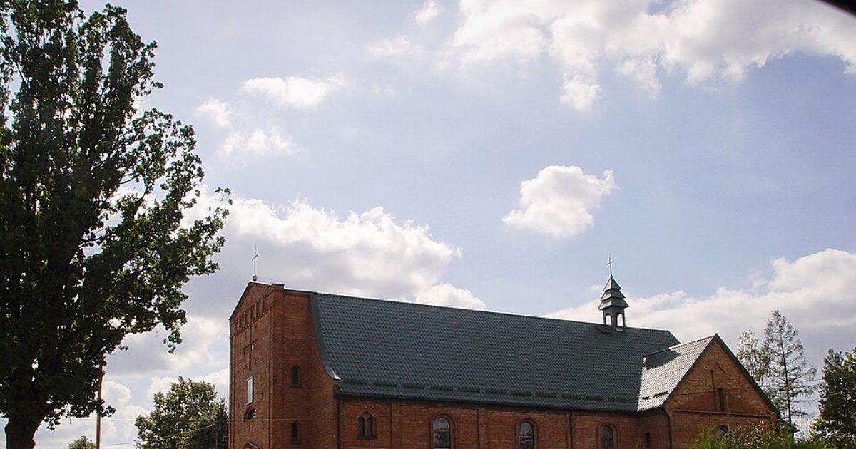 Kościół parafii Kościół Podwyższenia Krzyża Świętego w Majdów — zdjęcie