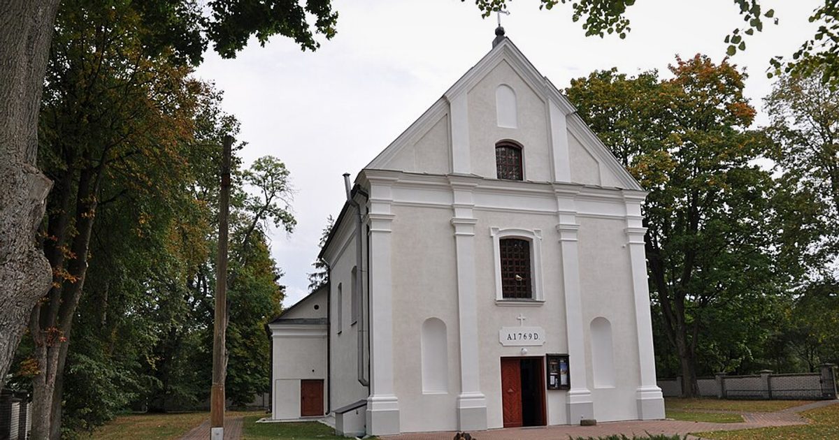 Kościół parafii Kościół Podwyższenia Krzyża Świętego w Neple — zdjęcie