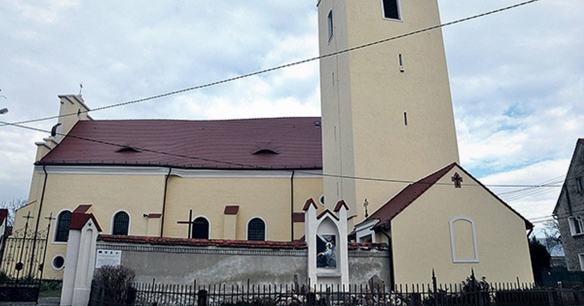 Kościół parafii Kościół Podwyższenia Krzyża Świętego w Niwnica — zdjęcie