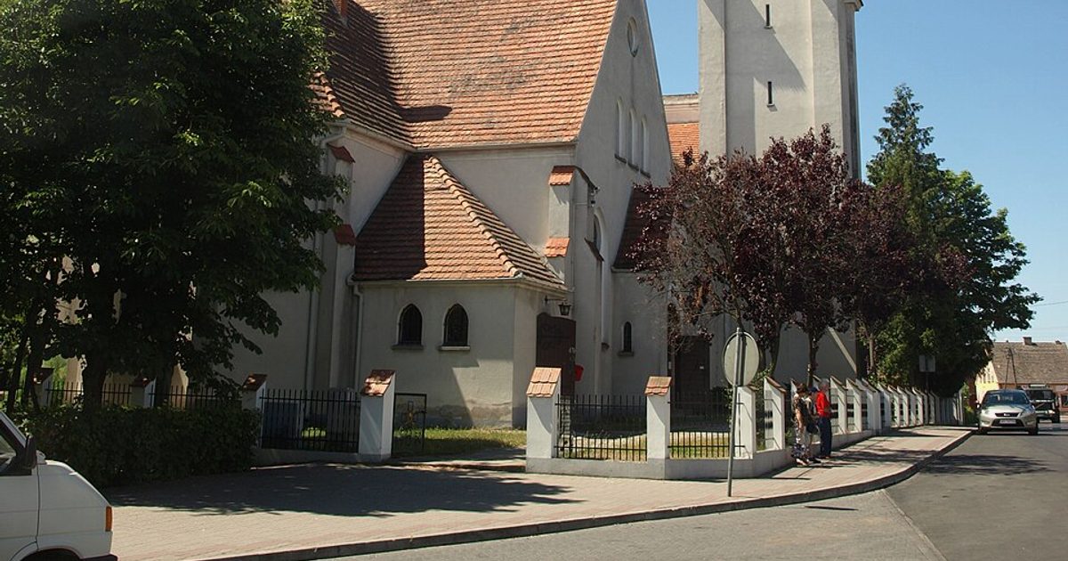 Kościół parafii Kościół Podwyższenia Krzyża Świętego w Osie — zdjęcie
