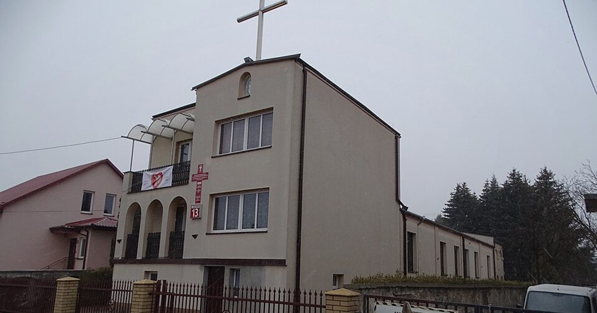 Kościół parafii Kościół Podwyższenia Krzyża Świętego w Ostrowiec — zdjęcie