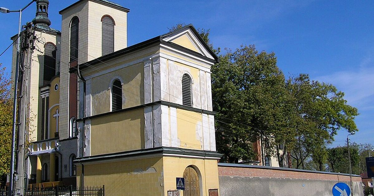 Kościół parafii Kościół Podwyższenia Krzyża Świętego w Piaski — zdjęcie