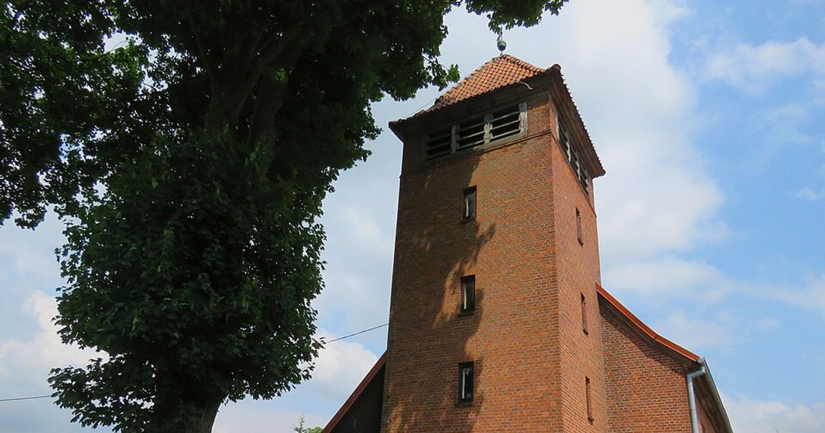 Kościół parafii Kościół Podwyższenia Krzyża Świętego w Piotrowice — zdjęcie