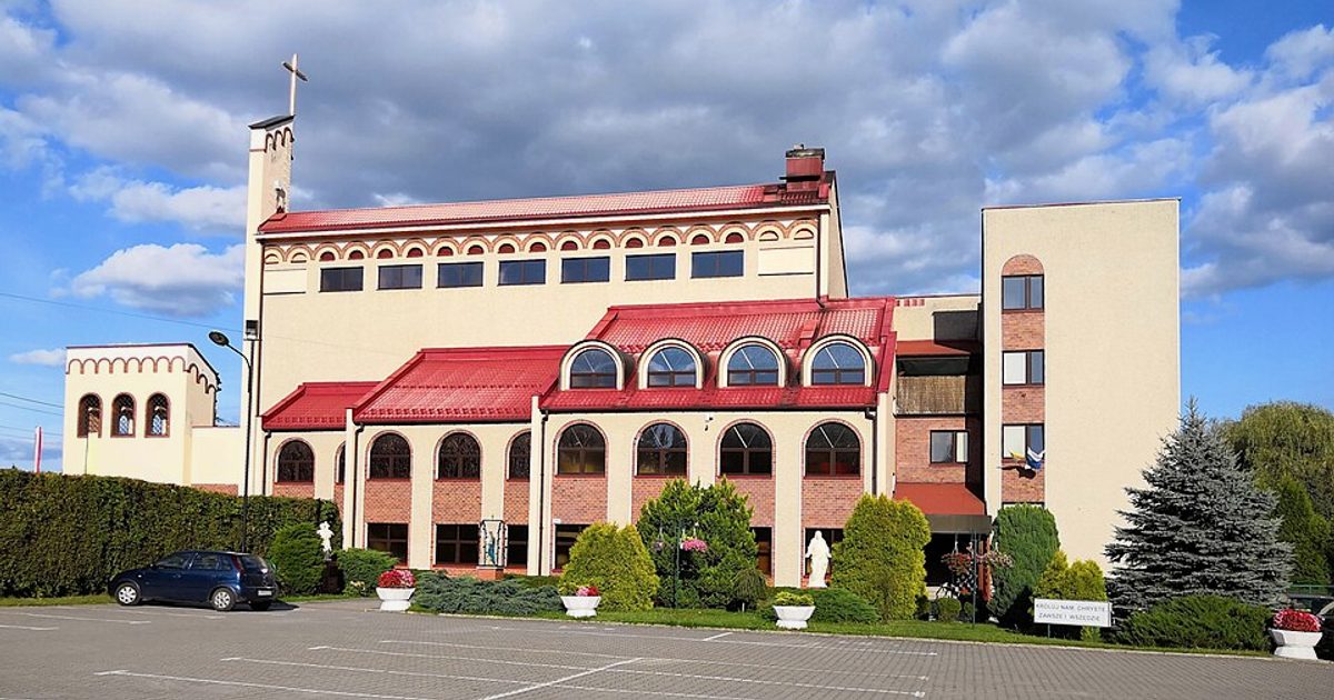 Kościół parafii Kościół Podwyższenia Krzyża Świętego w Przegędza — zdjęcie
