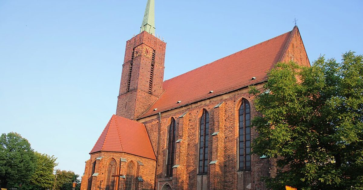 Kościół parafii Kościół Podwyższenia Krzyża Świętego w Środa Śląska — zdjęcie