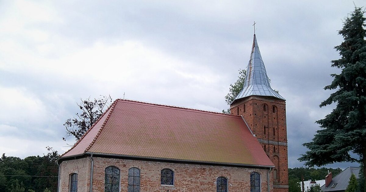 Kościół parafii Kościół Podwyższenia Krzyża Świętego w Stanomino — zdjęcie