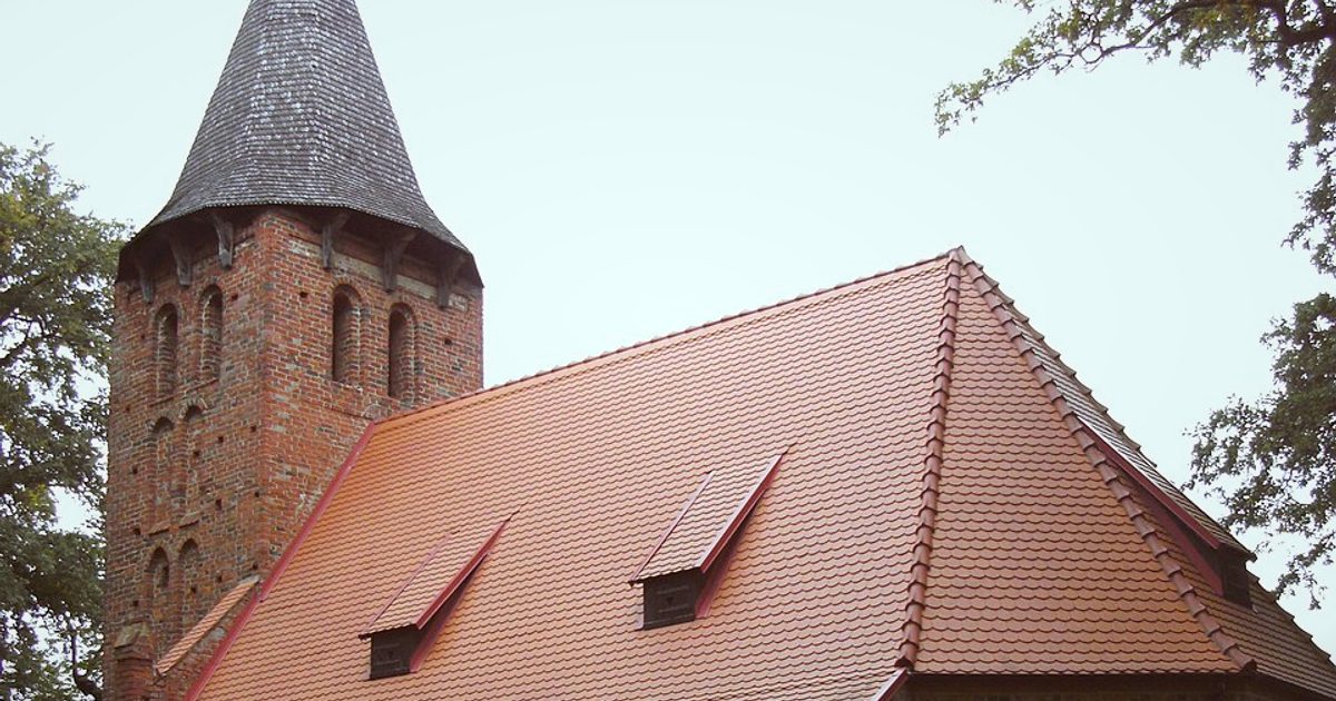 Kościół parafii Kościół Podwyższenia Krzyża Świętego w Stary Jarosław — zdjęcie
