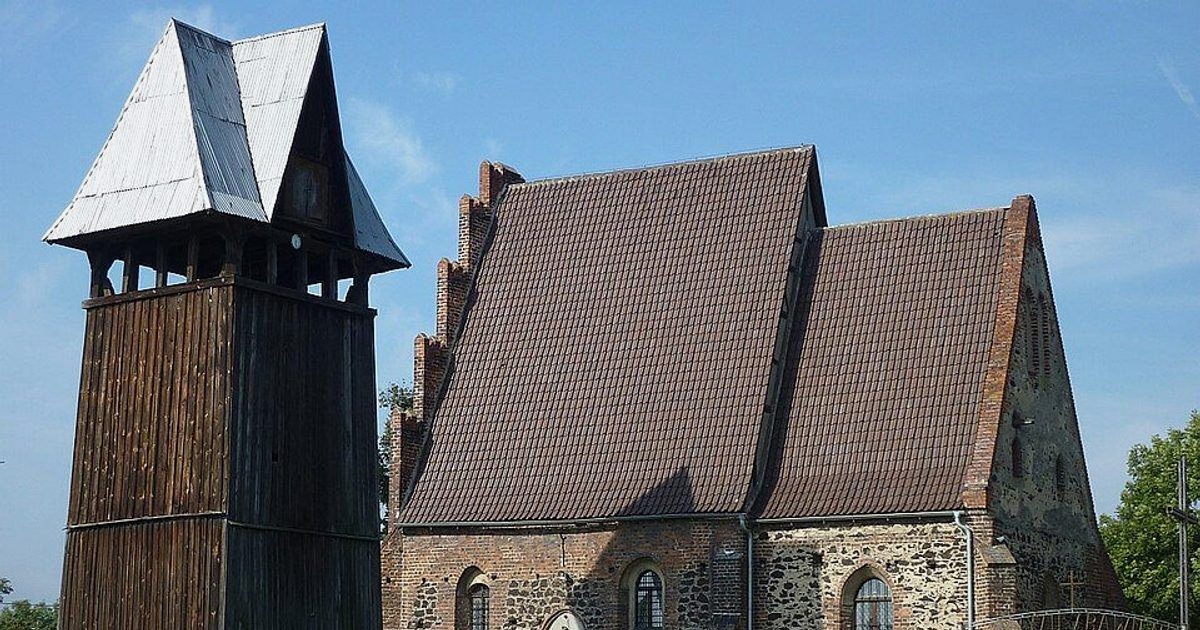 Kościół parafii Kościół Podwyższenia Krzyża Świętego w Strzeszów — zdjęcie