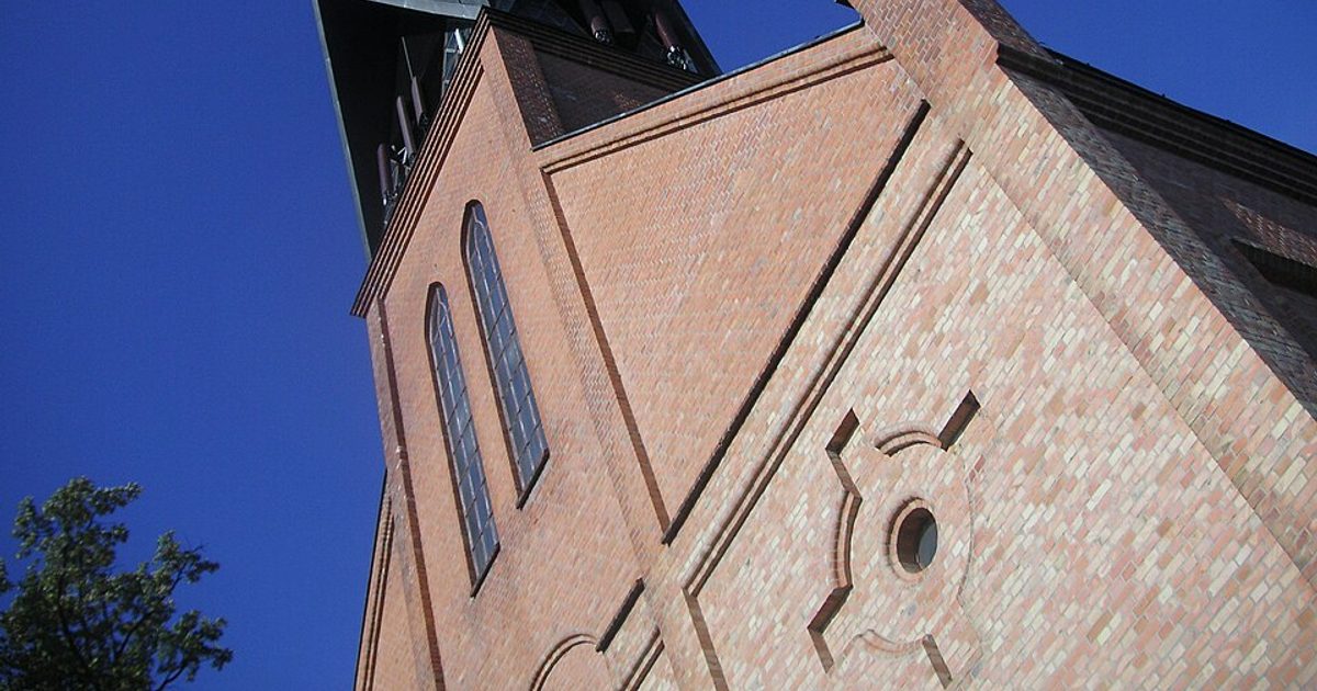 Kościół parafii Kościół Podwyższenia Krzyża Świętego w Ustronie Morskie — zdjęcie