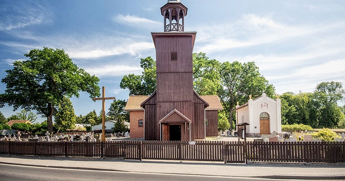 Kościół parafii Kościół Podwyższenia Krzyża Świętego w Żołędowo — zdjęcie