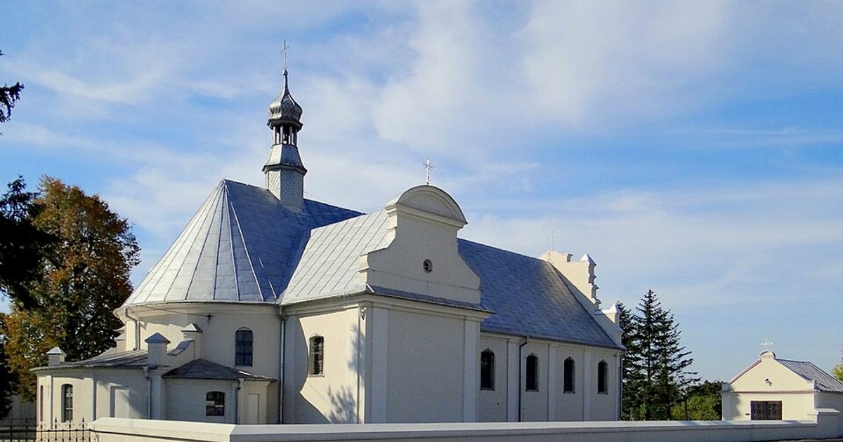 Kościół parafii Kościół Podwyższenia Świętego Krzyża w Moszczenica — zdjęcie