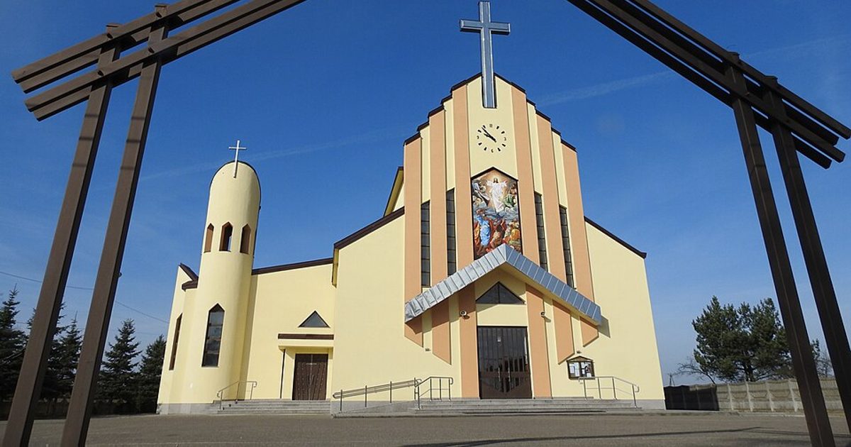 Kościół parafii Kościół Przemienienia Pańskiego w Ładna — zdjęcie