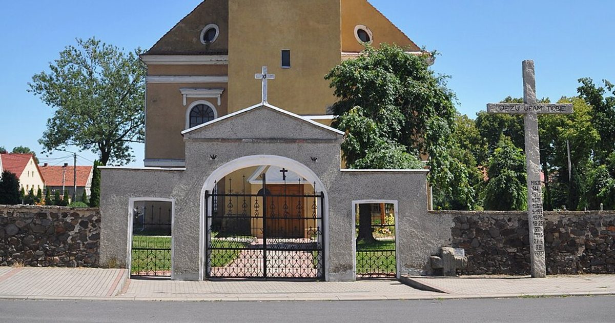 Kościół parafii Kościół św. Andrzeja Apostoła w Męcinka — zdjęcie