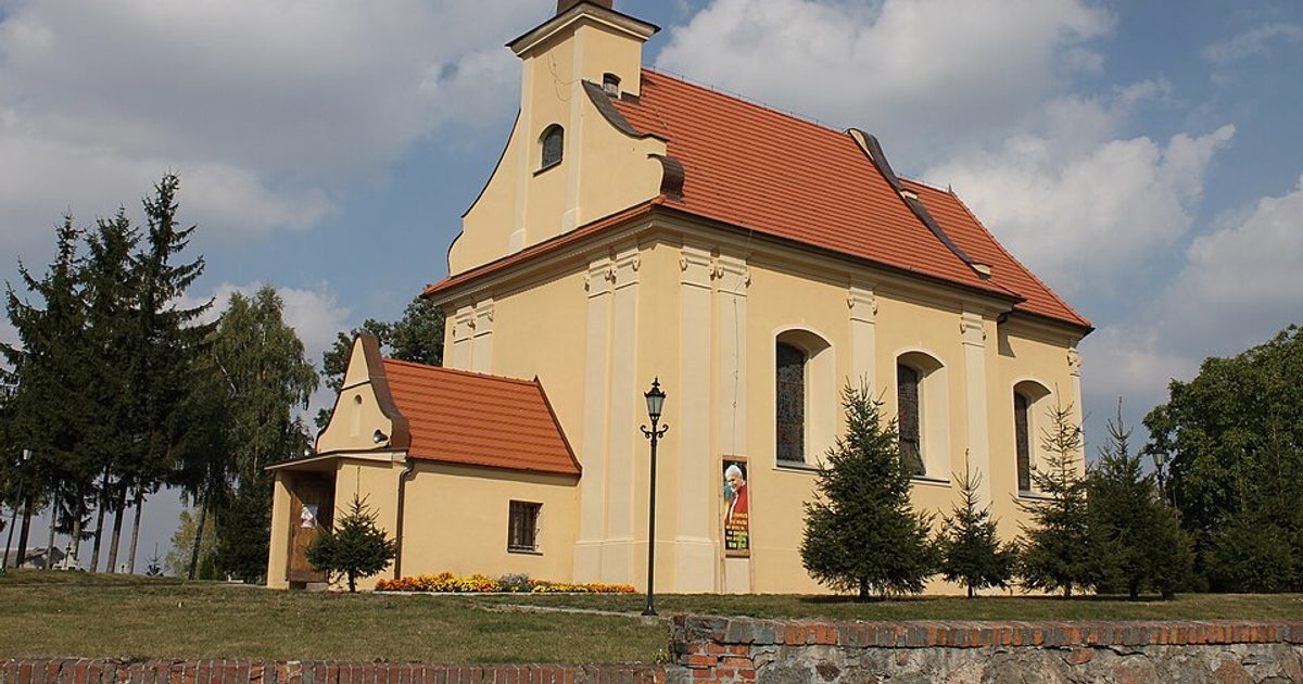 Kościół parafii Kościół św. Anny w Łąsko Wielkie — zdjęcie