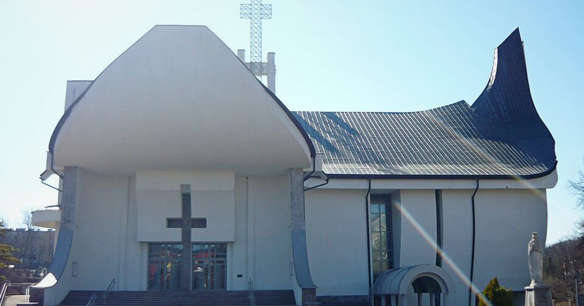 Dzieła sztuki sakralnej — Kościół św. Antoniego Padewskiego, Krynica-Zdrój. Zdjęcie: Wikimedia Commons.