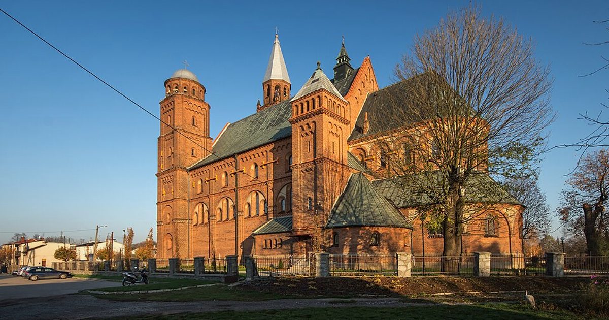 Dzieła sztuki sakralnej — Kościół św. Apostołów Piotra i Pawła, Lututów. Zdjęcie: Wikimedia Commons.